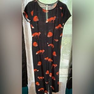 Mod cloth fox print jumpsuit. Size medium. Zip closure with button in back.